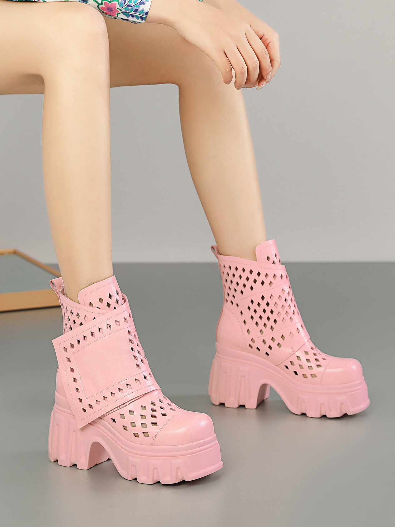 10cm内增高真皮夏季厚底镂空凉靴透气洞洞鞋小个子超高跟粗跟凉鞋