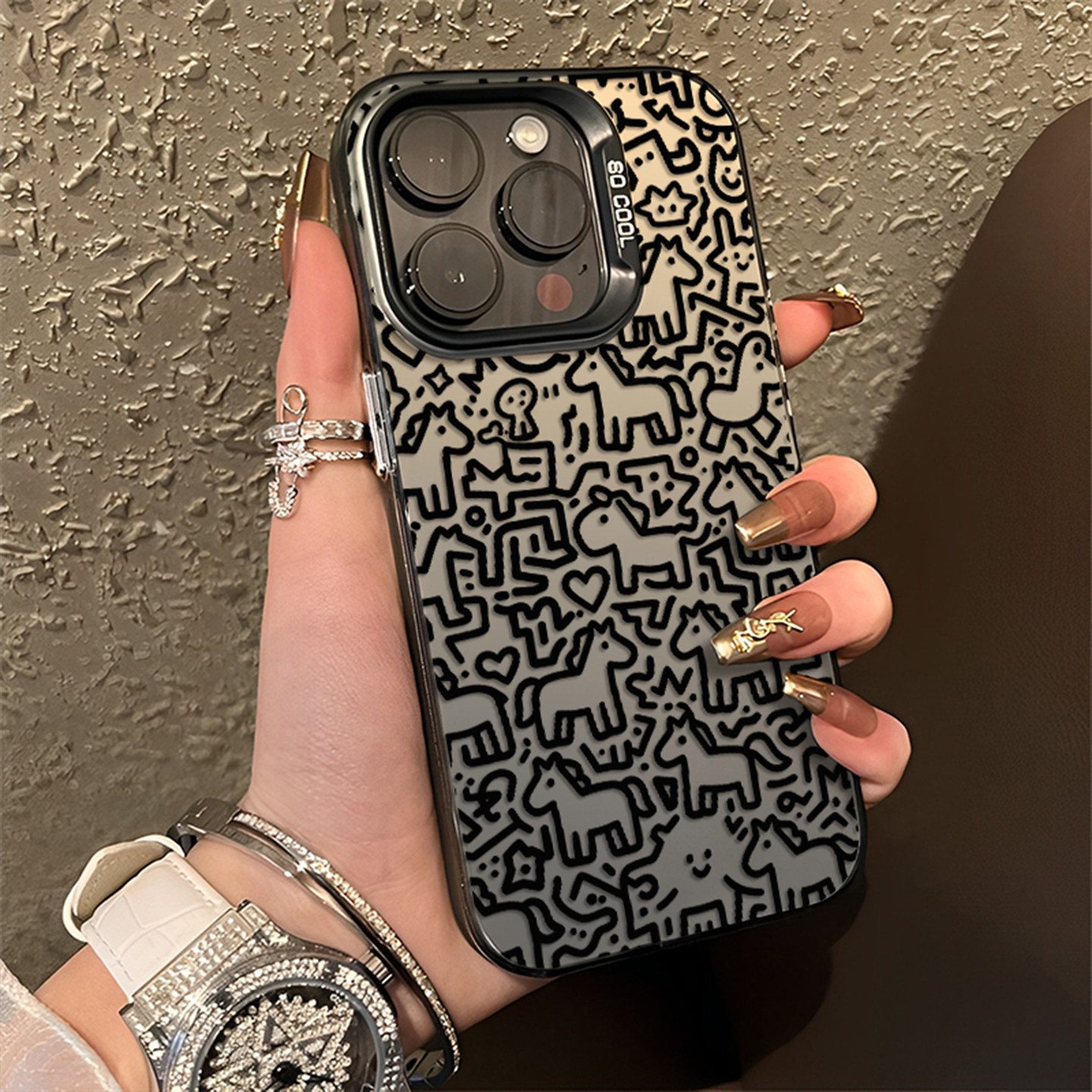 涂鸦线条小马适用苹果17promax手机壳iphone16pro彩银15plus新年14马年13mini本命年12新款11情侣x/8/xr/xs/7