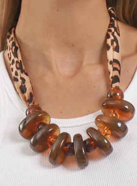 秋冬美拉德风亚克力晕染椭圆项链