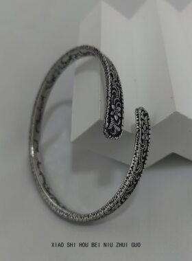 小时候被牛追过！雕了很多很多花纹 女士手环很百搭 不担心戴不上