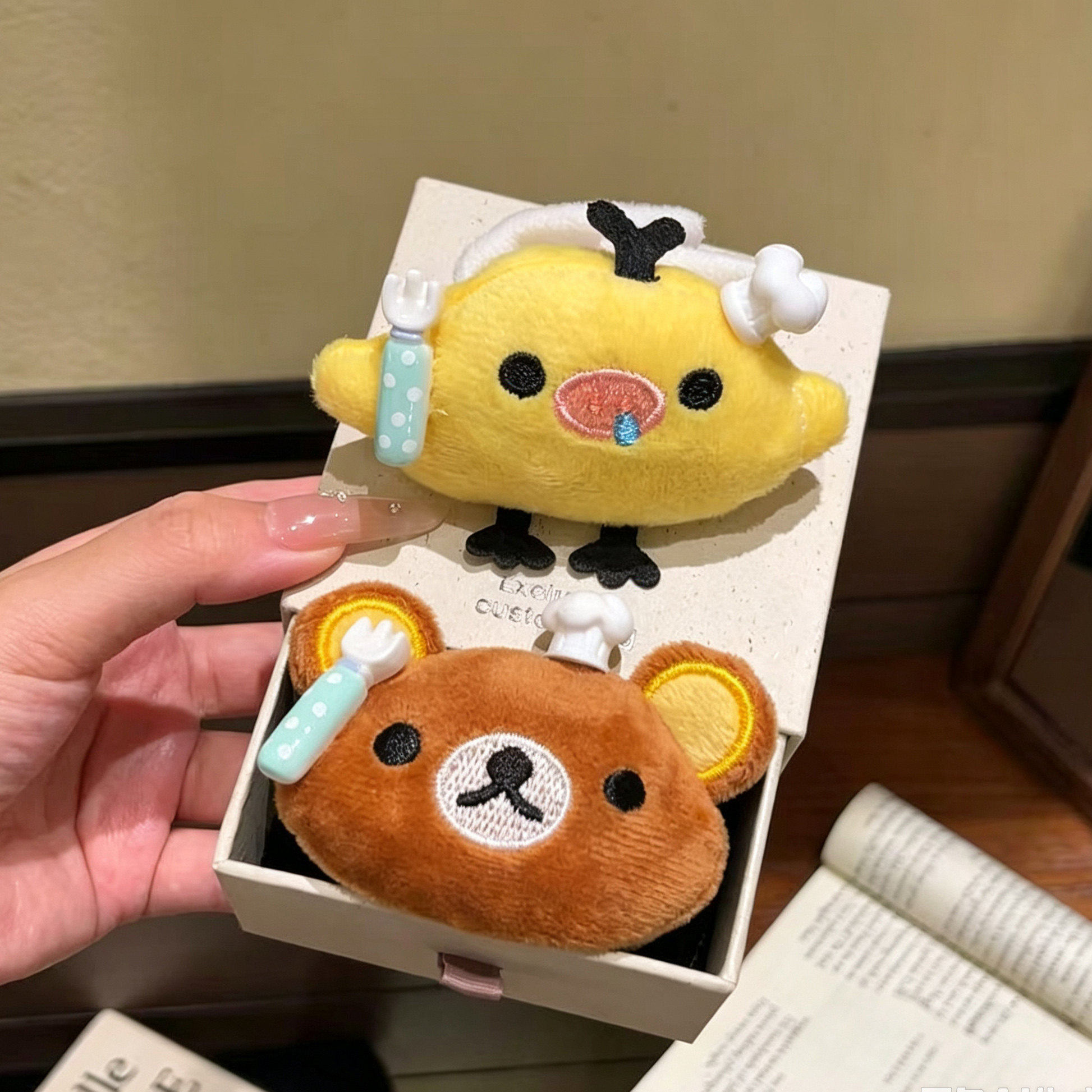 鼻孔鸡小熊厨师帽包挂件魔术贴书包肩带公仔挂件可爱少女包包配饰