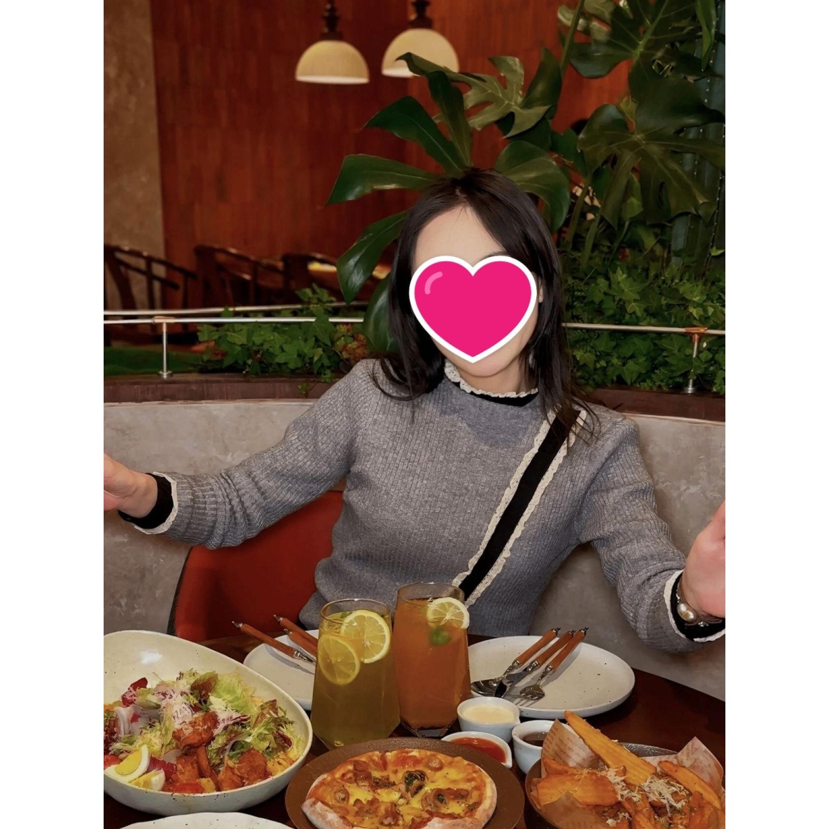 高级感灰色木耳边针织毛衣女秋冬新款小众洋气花边条纹超好看上衣
