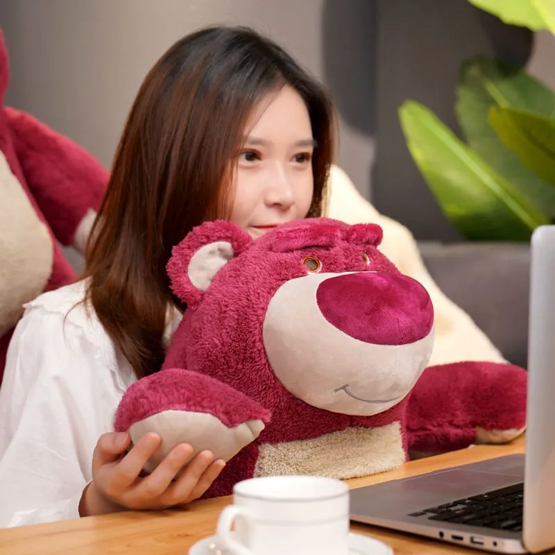 草莓熊公仔毛绒抱枕可爱睡觉