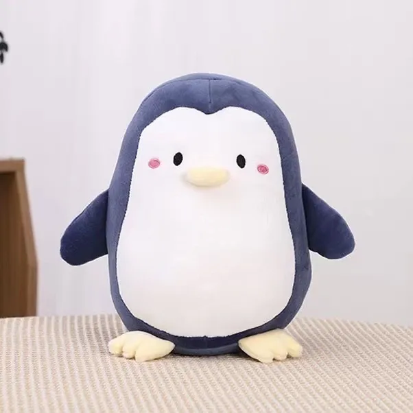 超萌企鹅毛绒公仔抱枕送女友