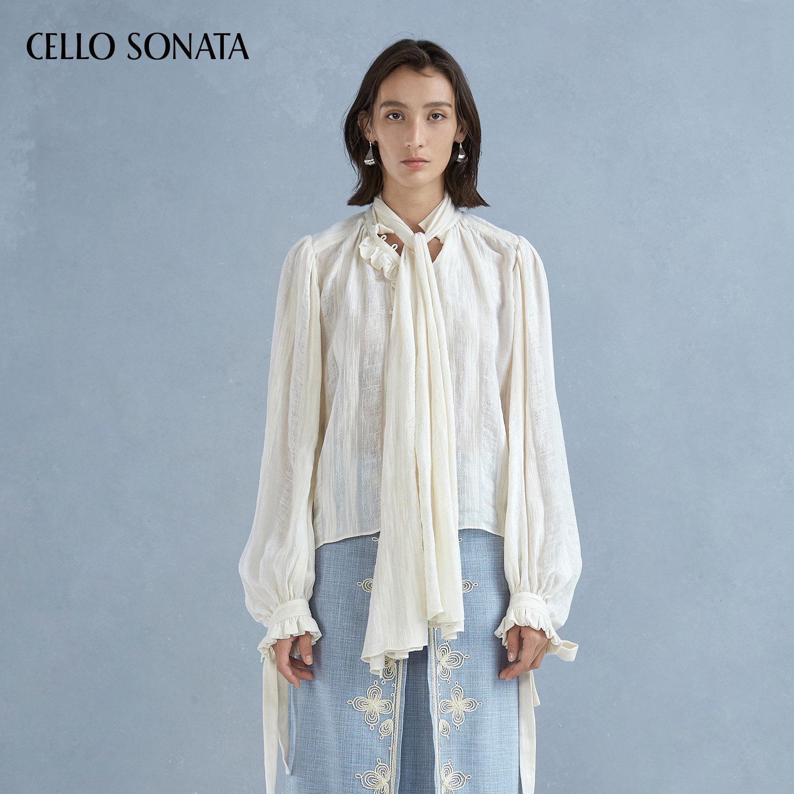 Cello Sonata25春夏新款 白色肌理感宫廷风棉麻条纹提花飘带衬衫