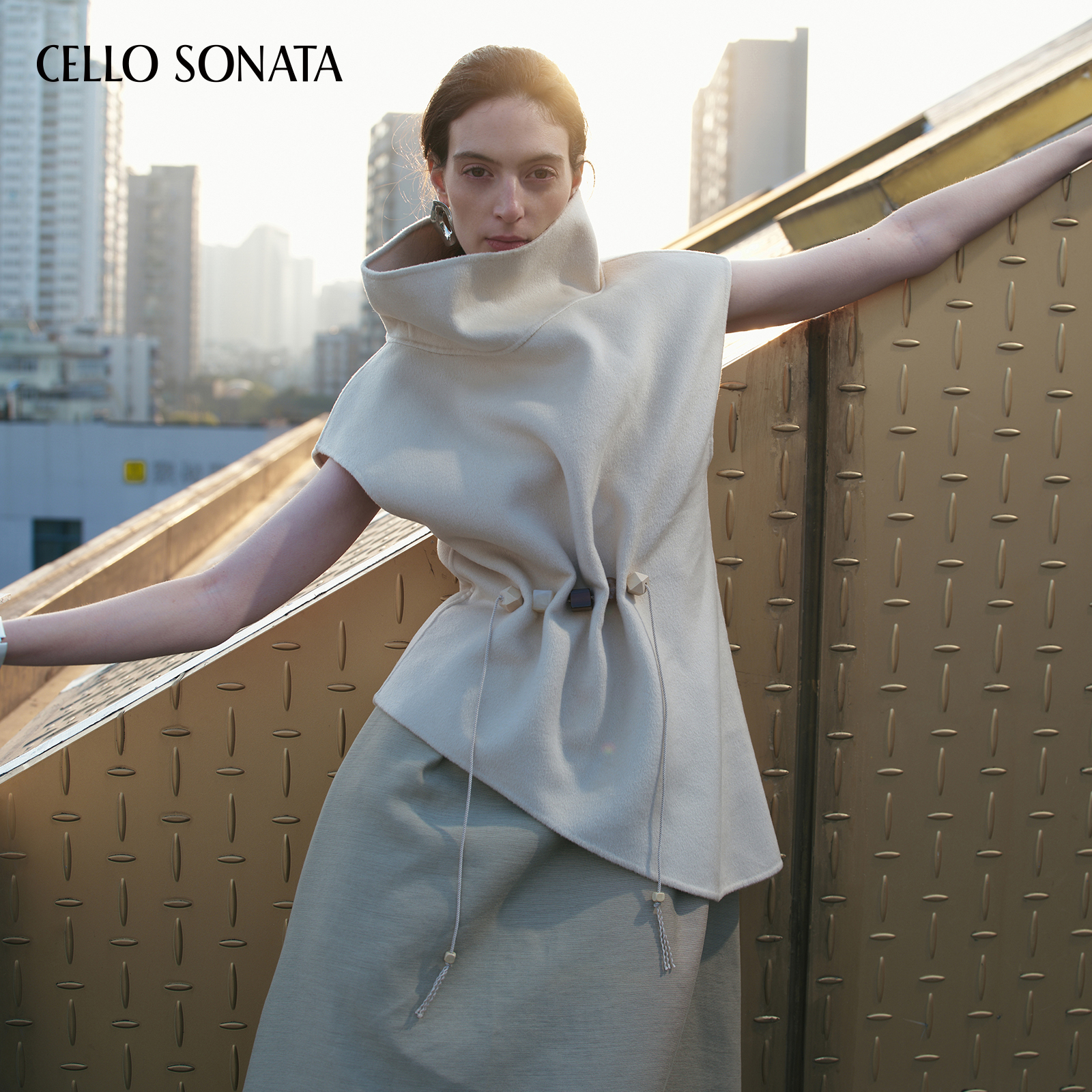 【新款】Cello Sonata 25秋 不规则高领串珠无袖羊毛上衣米色背心