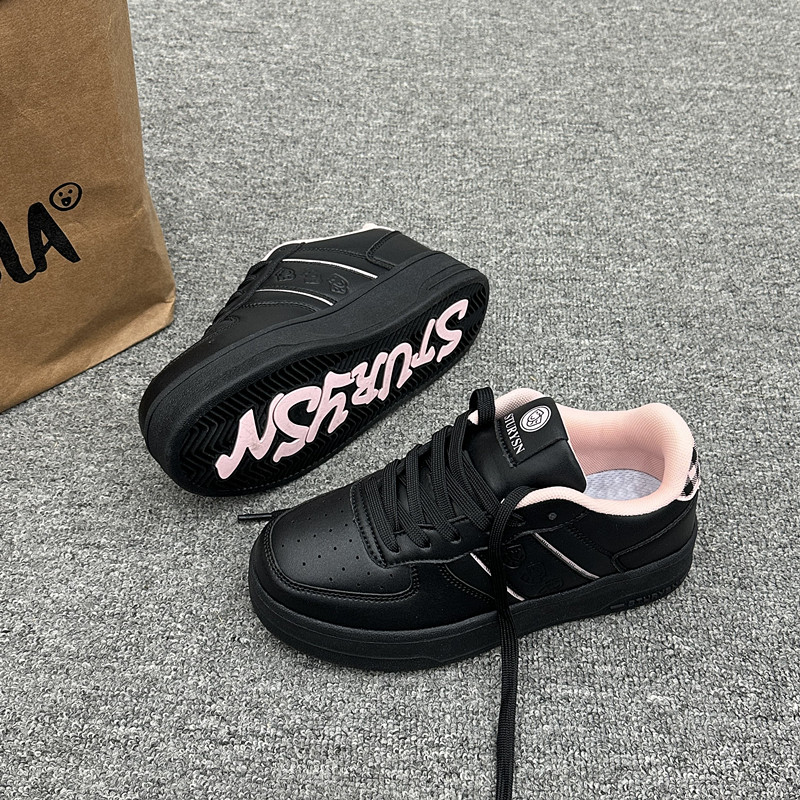 港风厚底百搭面包鞋女ins黑色板鞋2025冬季新款学生休闲运动鞋子
