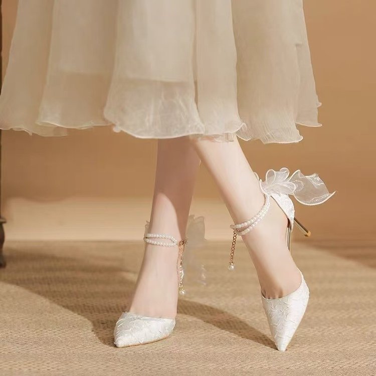 18岁成人礼花朵高跟鞋女白色缎面配礼服不累脚秀禾主婚纱两穿