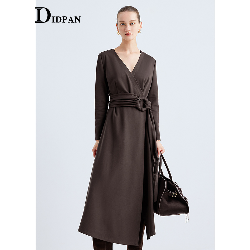 IDPAN收腰V领围裹式高级感连衣裙简约掐腰显瘦长裙2025秋季新款