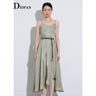 IDPAN高端女装 休闲设计感V领飘逸不规则裙摆吊带连衣裙女 通勤时尚