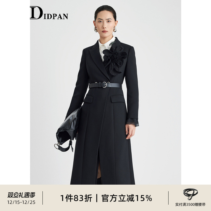 IDPAN西装领长外套冬季新款艺术羽毛胸花时尚高级黑色大衣女