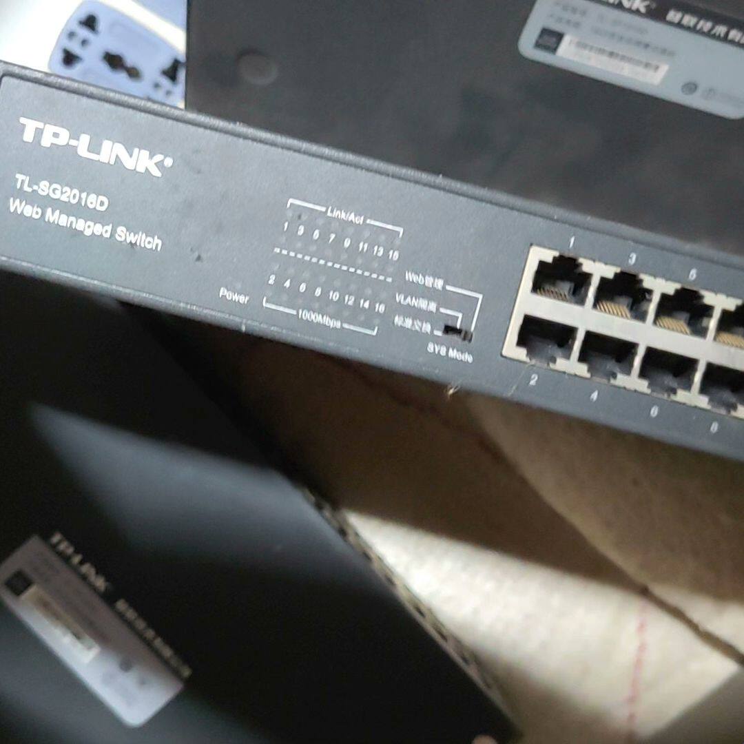 TPLINK  sg1016D  全千兆交换机 成色如图功能