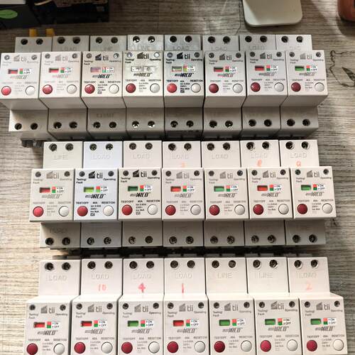 tii漏电保护器SmartRCD400301M2有4个 Sm