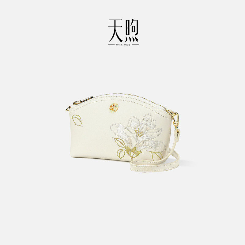 Pmsix天煦原创斜挎小包女新款大气妈妈白色刺绣单肩包女士手拿包