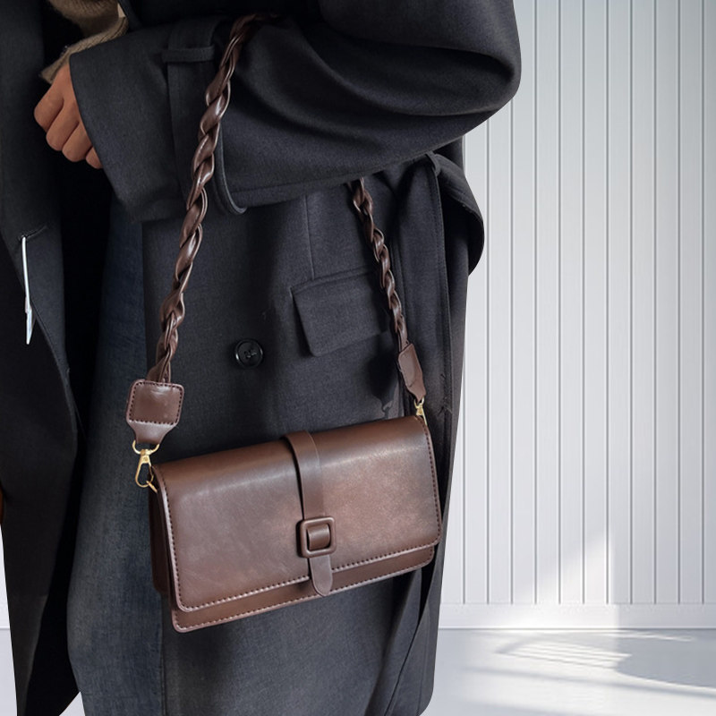 小众女2022春纯色新款韩版手提斜挎包高级感设计简约小方包潮女包