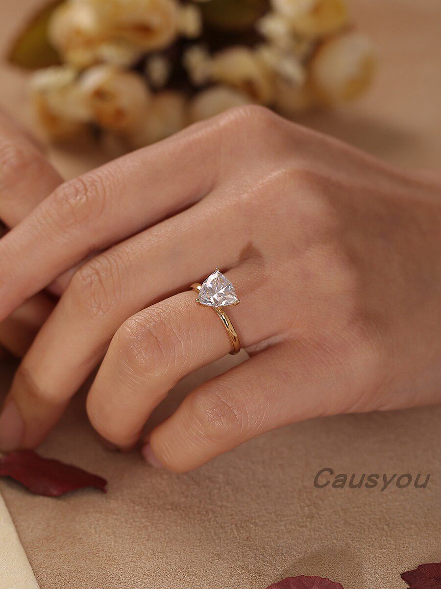 causyou三角形莫桑石钻戒定制14k18k金高级订培育钻人工钻石戒指