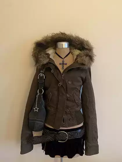 Half-Sleeping Girl Original Vintage Fashion Jacket with a High-End Feel, Brown Plush Fur Collar Coat, Feminine Style for Early Autumn
