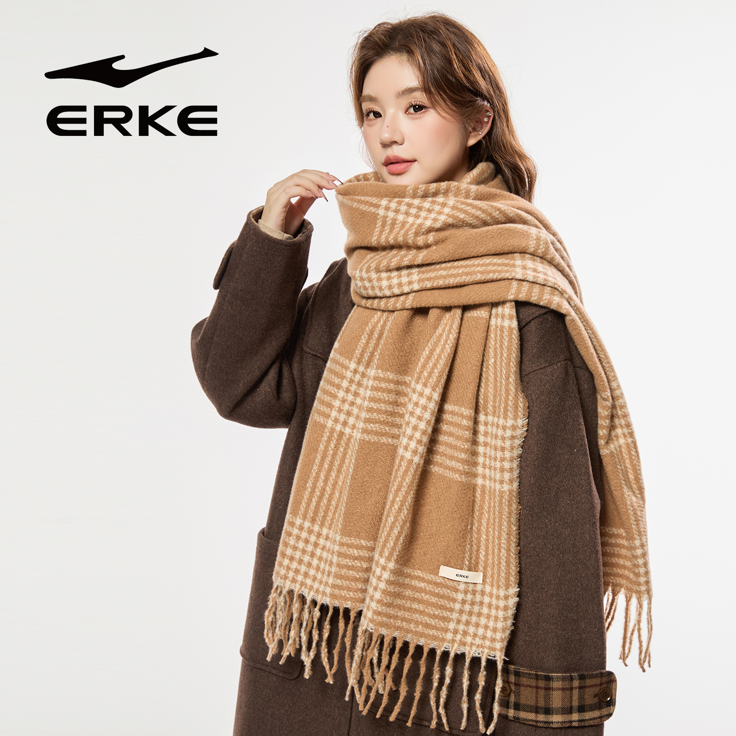 鸿星尔克2025格子围巾女士秋冬季