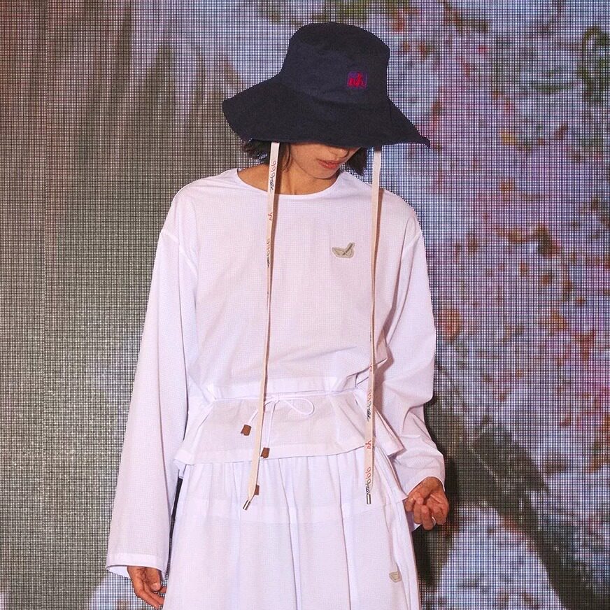 NATURAL HOTEL 26春夏新款轻薄圆领宽松抽绳上衣女装收腰白色T恤
