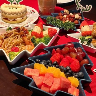 精品创意圣诞树水果盘分格家用零食碟子塑料糖果干果瓜子收纳盒
