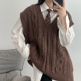胖薯大码咖色针织马甲女2022秋冬新款韩版宽松外穿V领毛衣背心