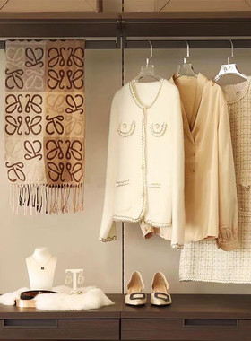 轻奢风样板间女士衣帽间摆件卧室衣服饰首展示架组合售楼处装饰品