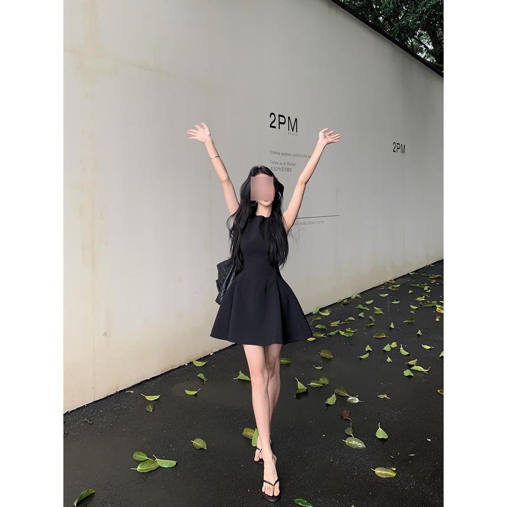 白色连衣裙子女夏季法式小个子高级感收腰显瘦无袖背心小白裙短裙
