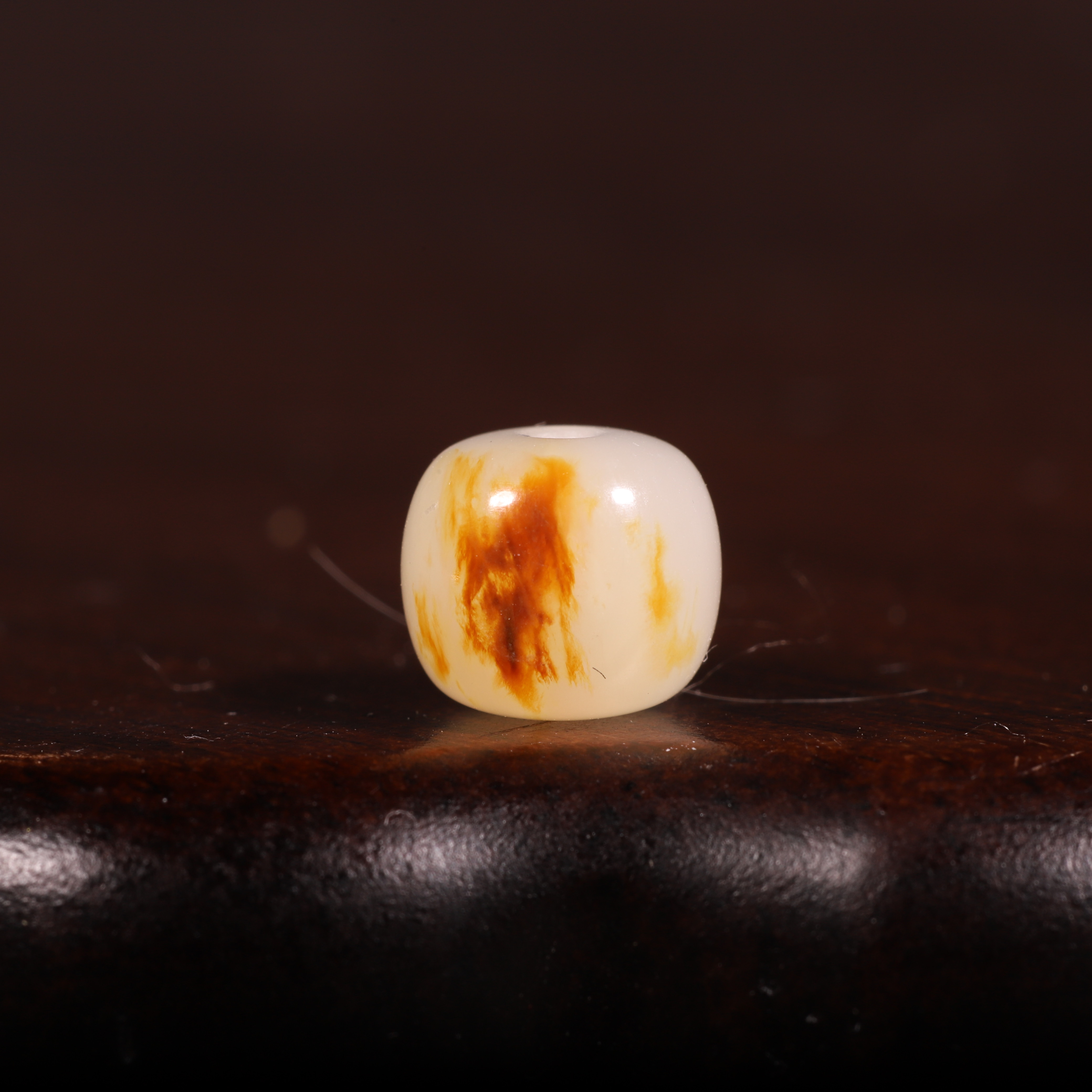 新疆和田玉籽料老型珠红皮珠子