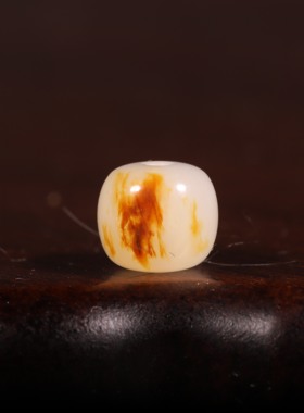 新疆和田玉籽料老型珠红皮珠子