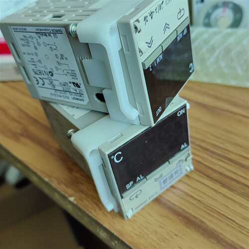 可维修正品温控仪 E5CS-R1KJ议价
