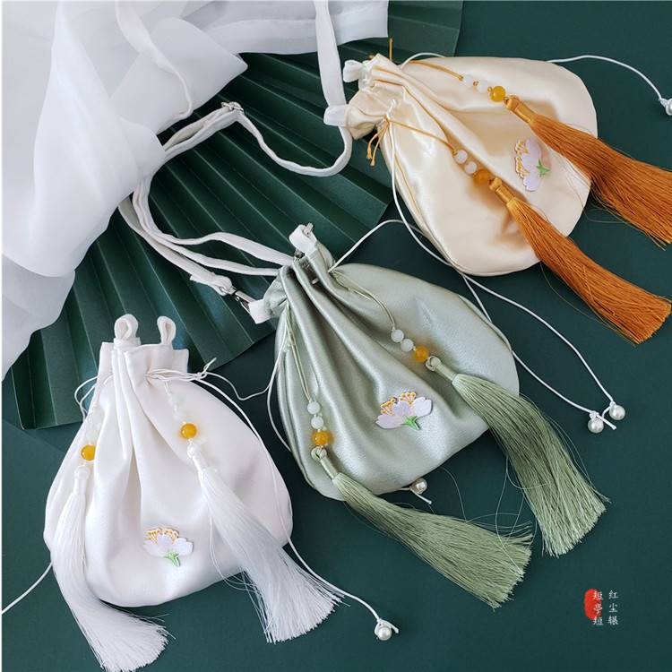 现货速发中国风绸缎古风汉服小儿童刺绣流苏荷包搭配迷你斜跨包男