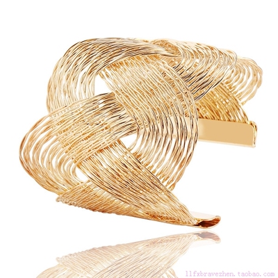 metal bracelet women hand catenary 金属丝编织女手镯毛浴巾扣