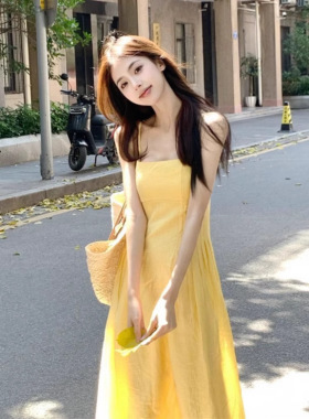温柔风黄色吊带连衣裙女夏季海边度假风裙氛围感裙子气质a字长裙