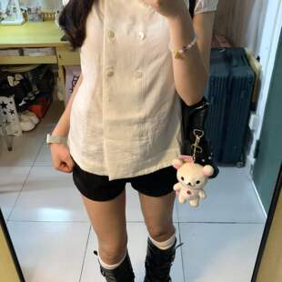 白色娃娃领双排扣短袖衬衫女款夏季新款设计感泡泡袖短版衬衫上衣