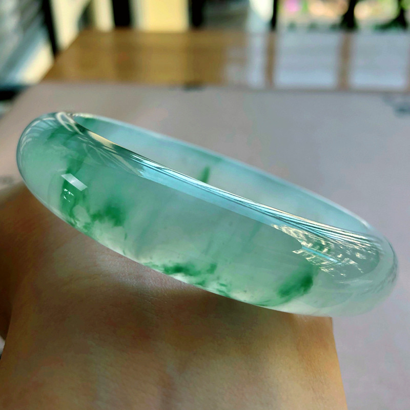 缅甸老坑冰种翡翠手镯高冰透飘花飘阳绿正圈白底青贵妃玉镯子女款