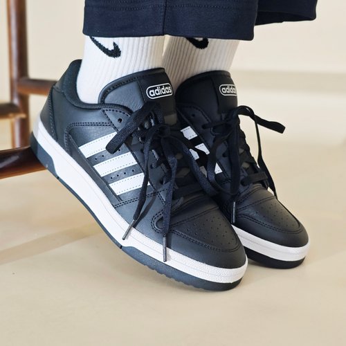 阿迪达斯男女同款运动休闲板鞋