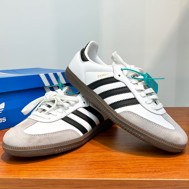 阿迪达斯男女同款运动休闲板鞋