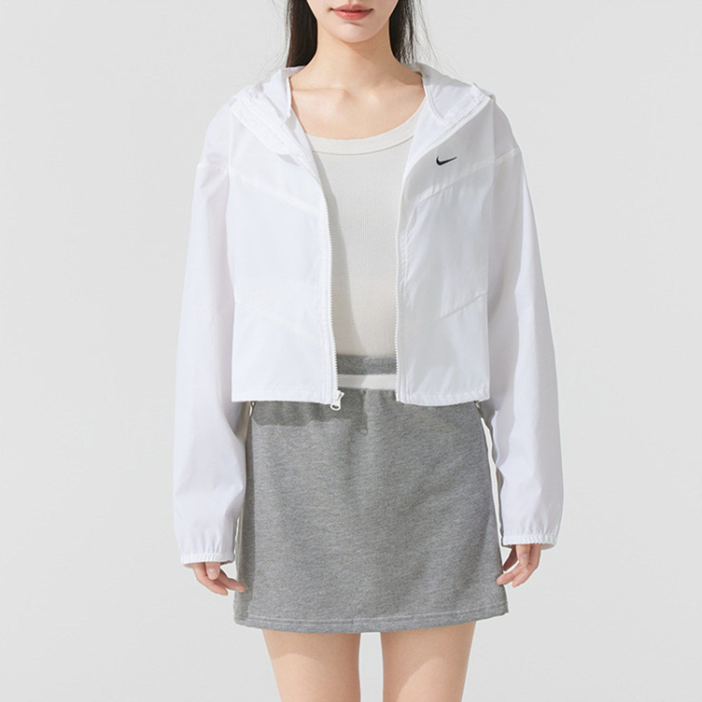 耐克NIKE女装25夏新款梭织轻薄夹克防晒运动服短款休闲外套HJ1183