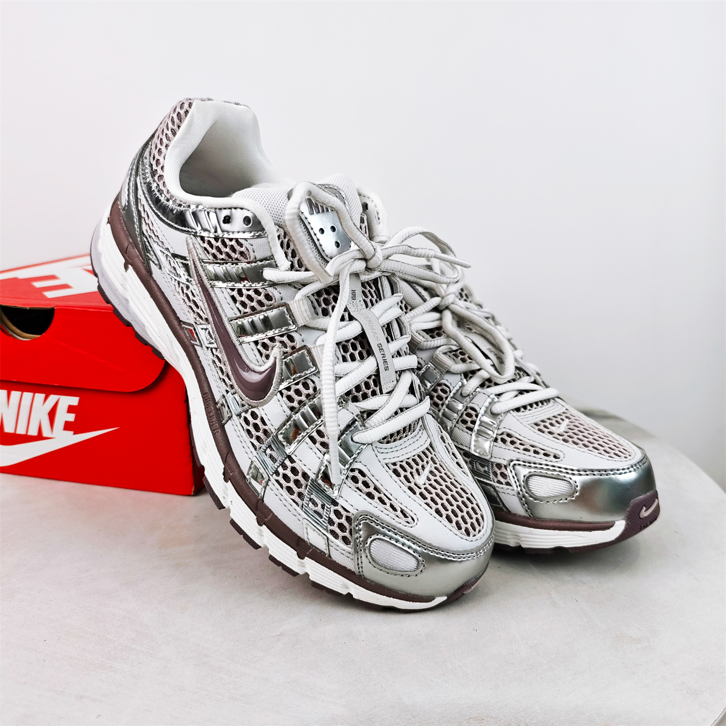 耐克女子复古缓震透气休闲运动鞋