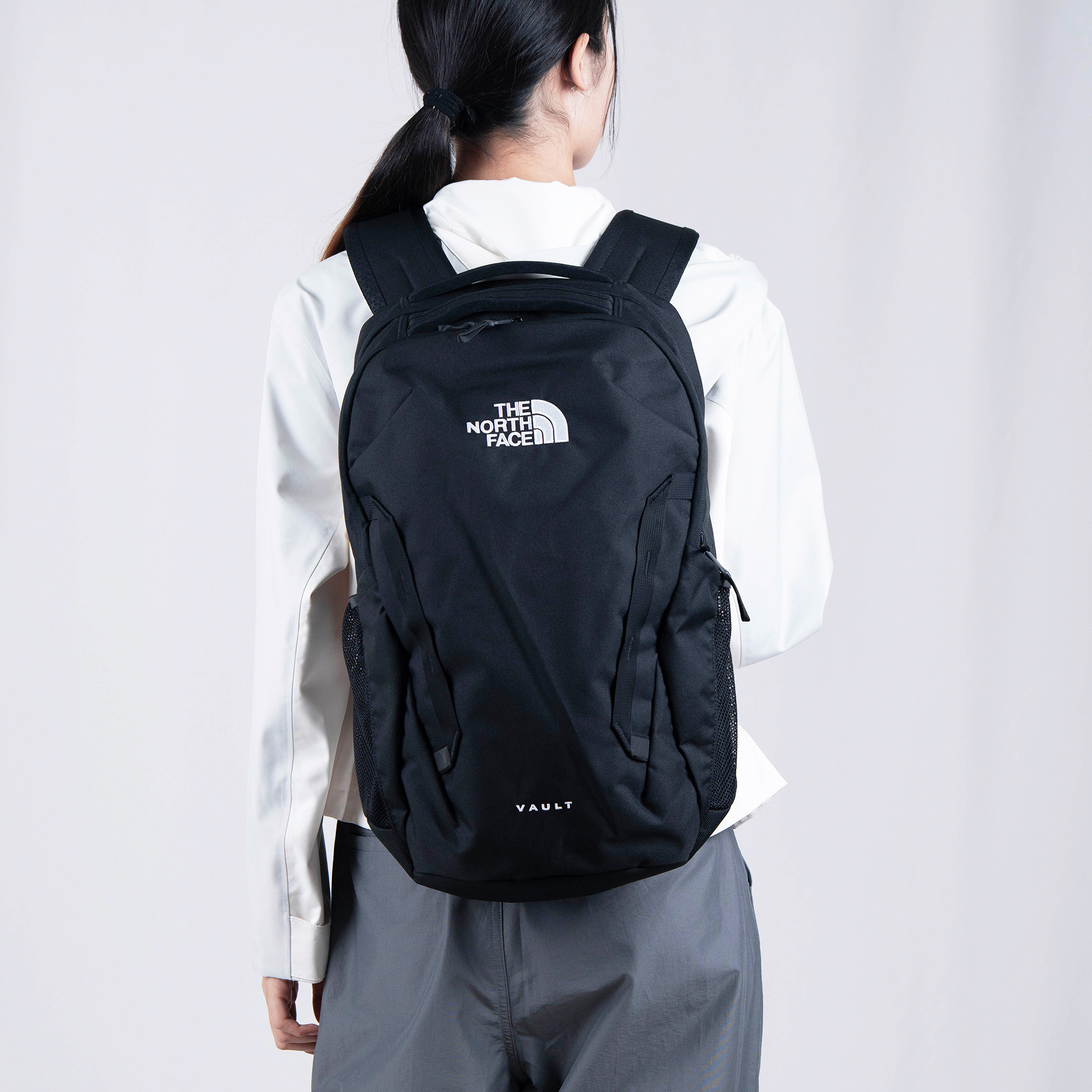 北面男女徒步登山27L双肩背包