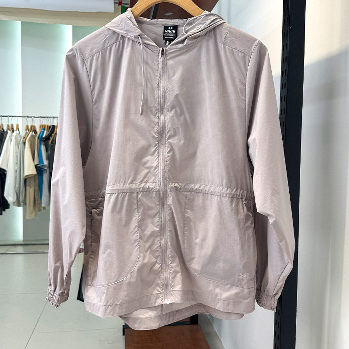 安德玛UA女子外套春夏Cinch薄款防风拒水收腰连帽运动夹克1389502