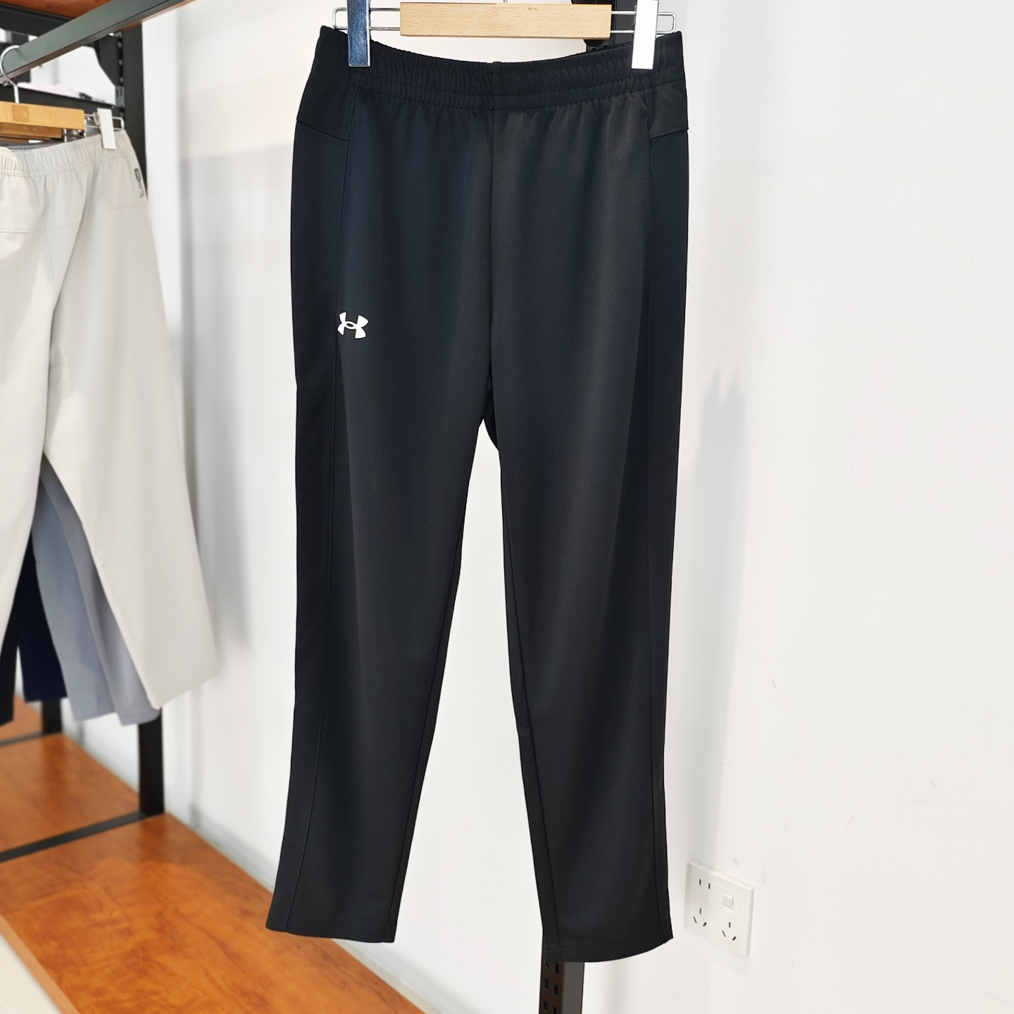 安德玛直筒跑步男透气快干运动裤