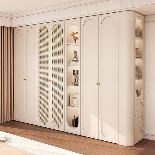 奶呼呼的圆弧衣柜颜值与使用并存