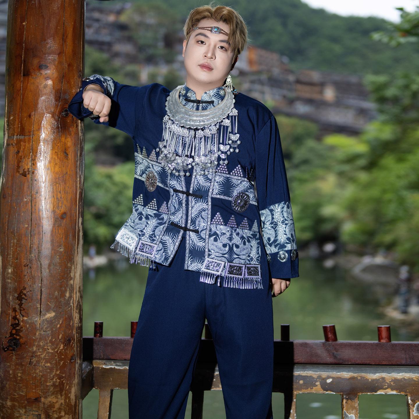 贵州苗族蜡染男款旅拍套装图片