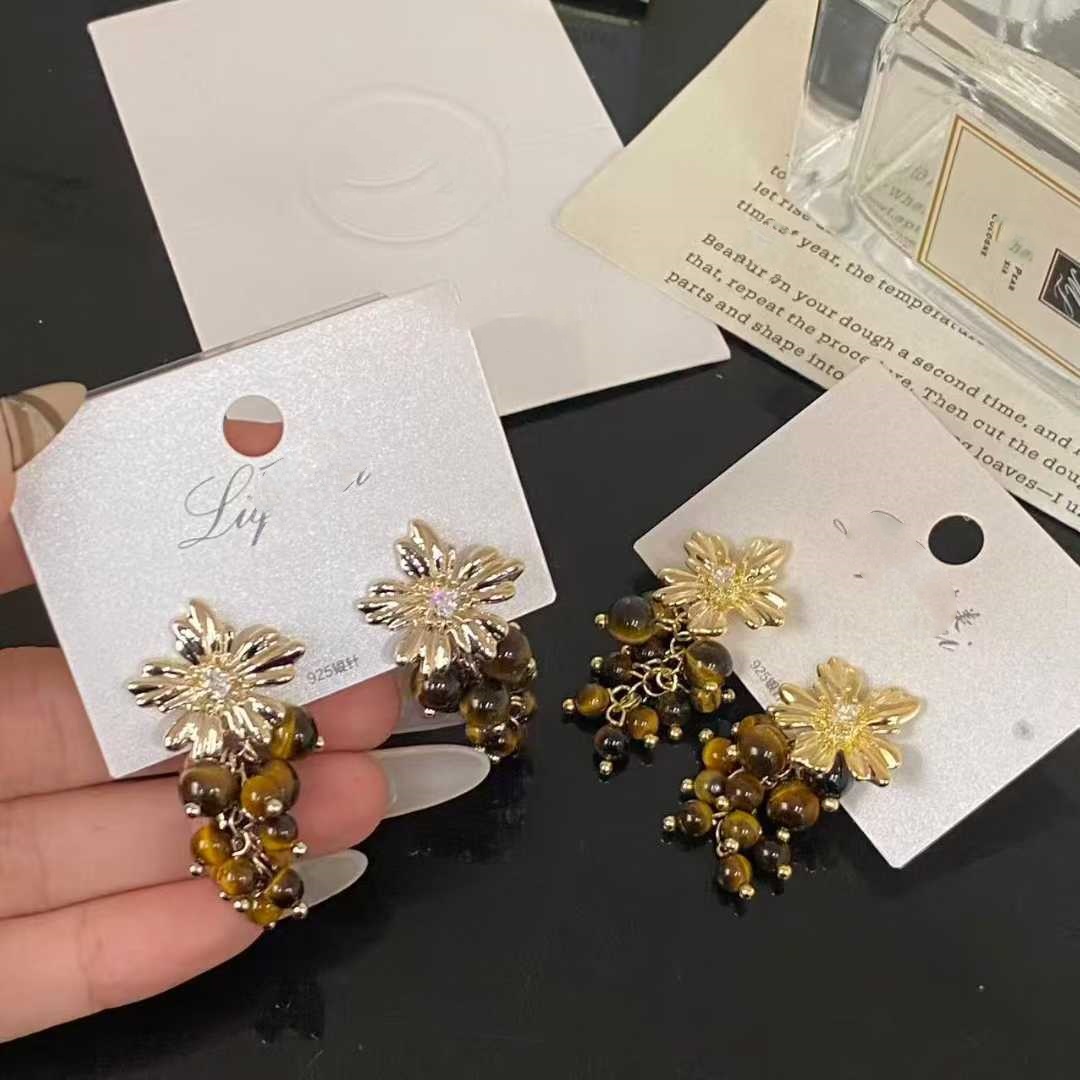 小众设计感金色花朵耳环女百搭虎眼咖珠珠葡萄串珠流苏耳饰饰品