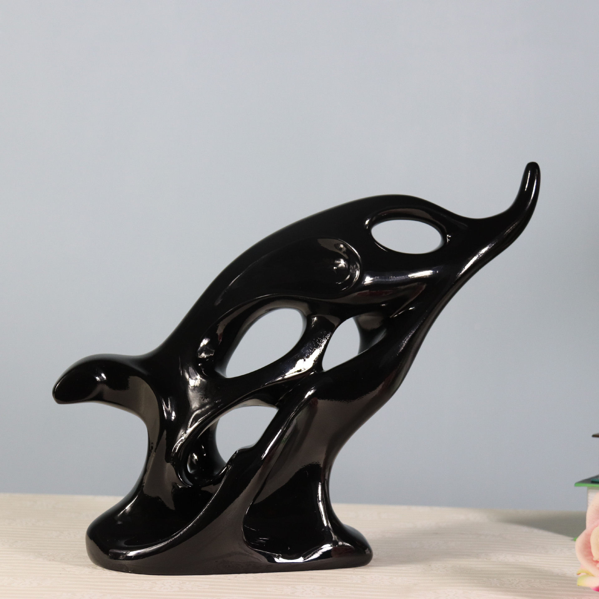 创意简约镂空抽象豹子树脂摆件简约客厅办公室个性软装饰品