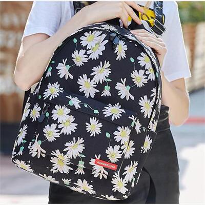 womenbackpgGirlSchLa