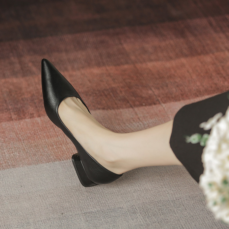 尖头粗跟单鞋女2026春季新款真皮女鞋黑色通勤正装职业平底工作鞋