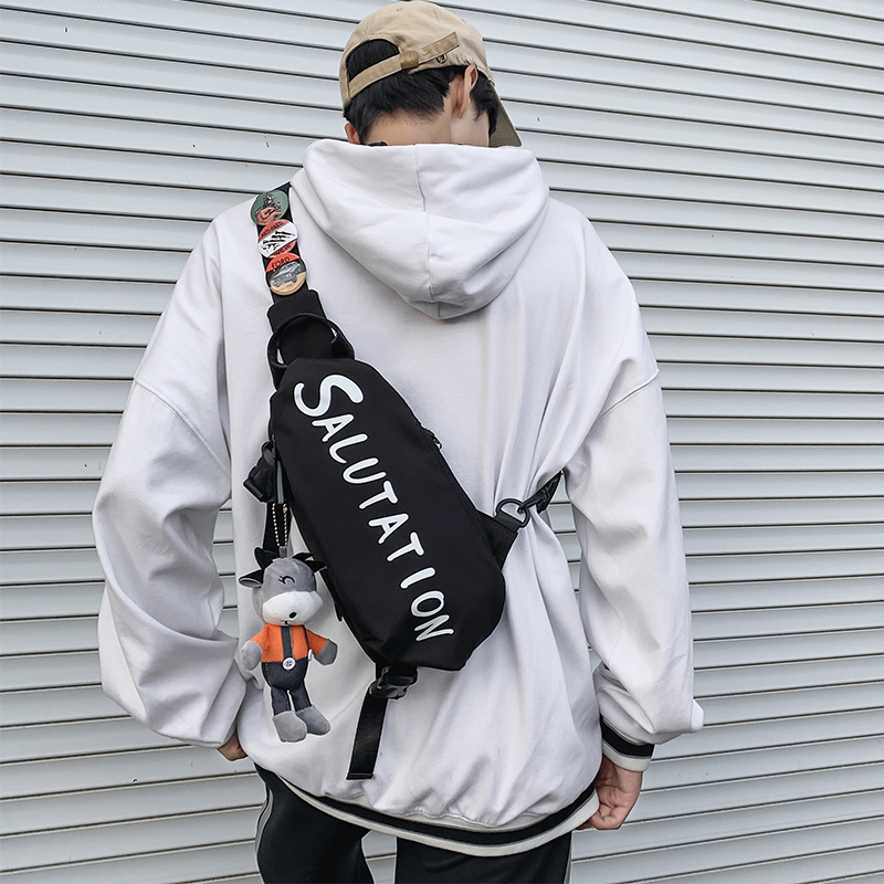 休闲时尚斜挎包潮牌单肩包