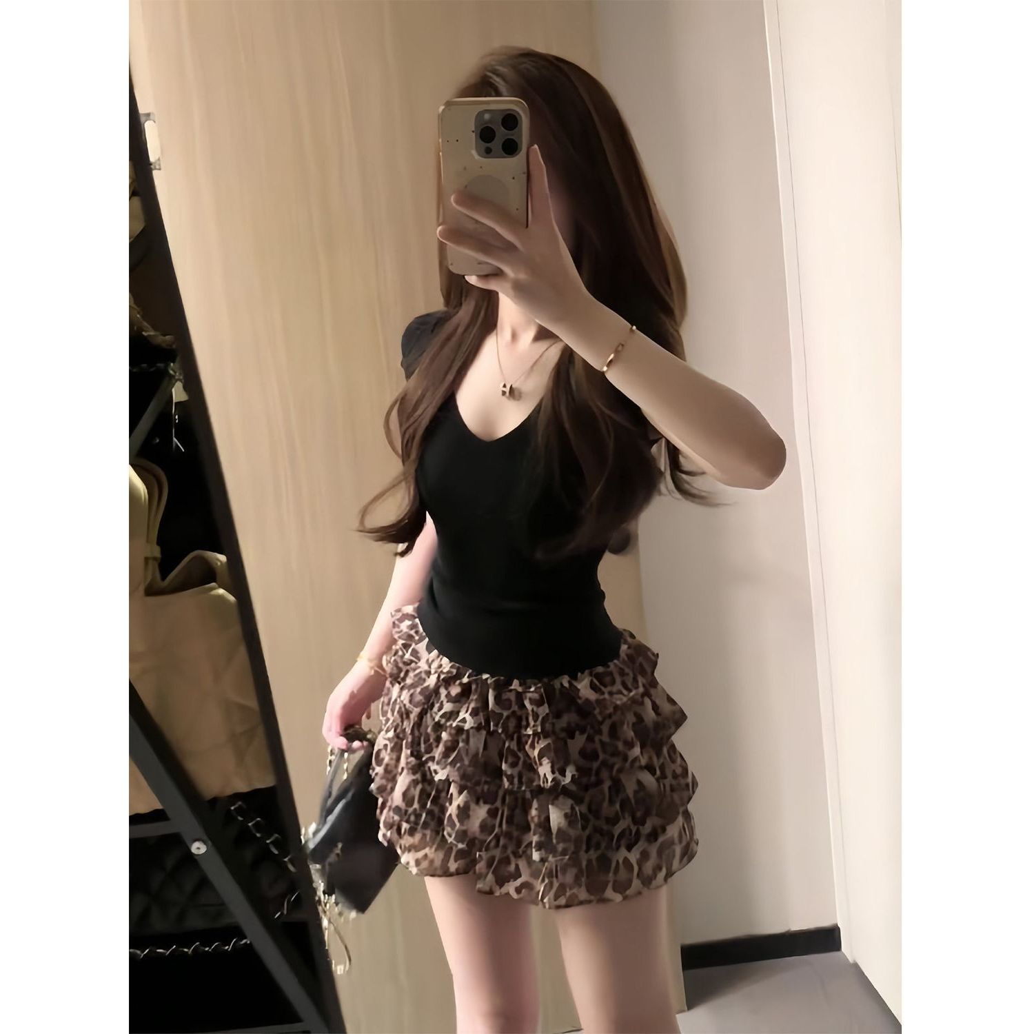 辣妹轻熟风黑色V领短袖T恤上衣+豹纹蛋糕短裙夏季修身显瘦两件套